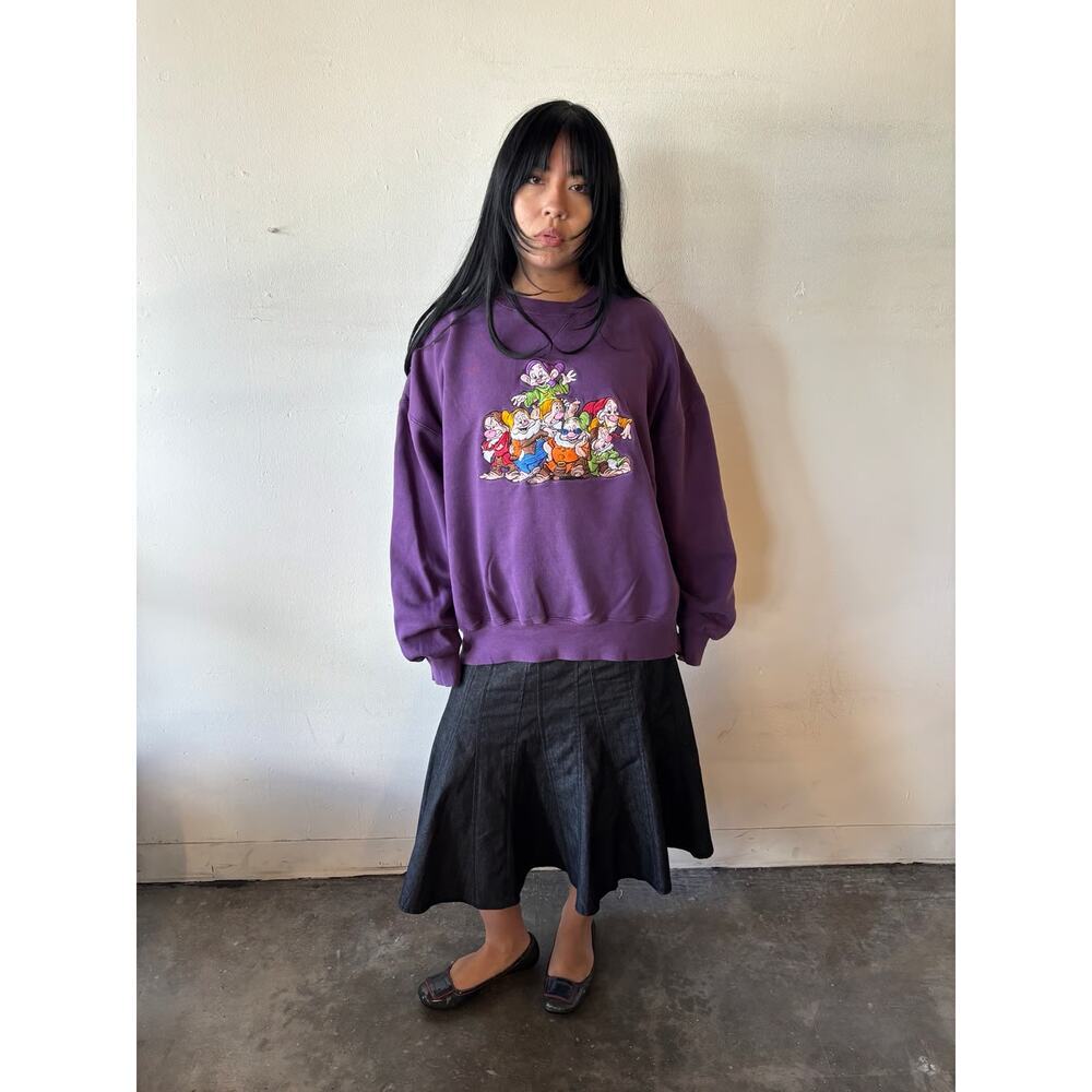 Vintage Disney Store Sweatshirt Seven Dwarfs Embroidered Purple Size Large